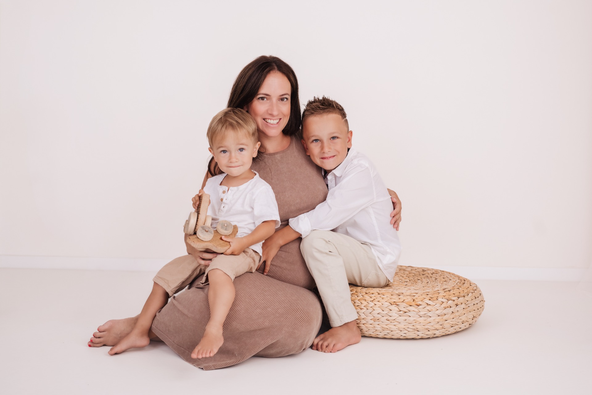 Těhotenské focení v ateliéru Praha 9 Čakovice