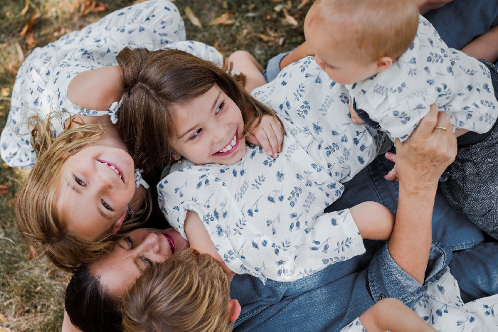 Rodinné focení s babičkou a dětmi v parku