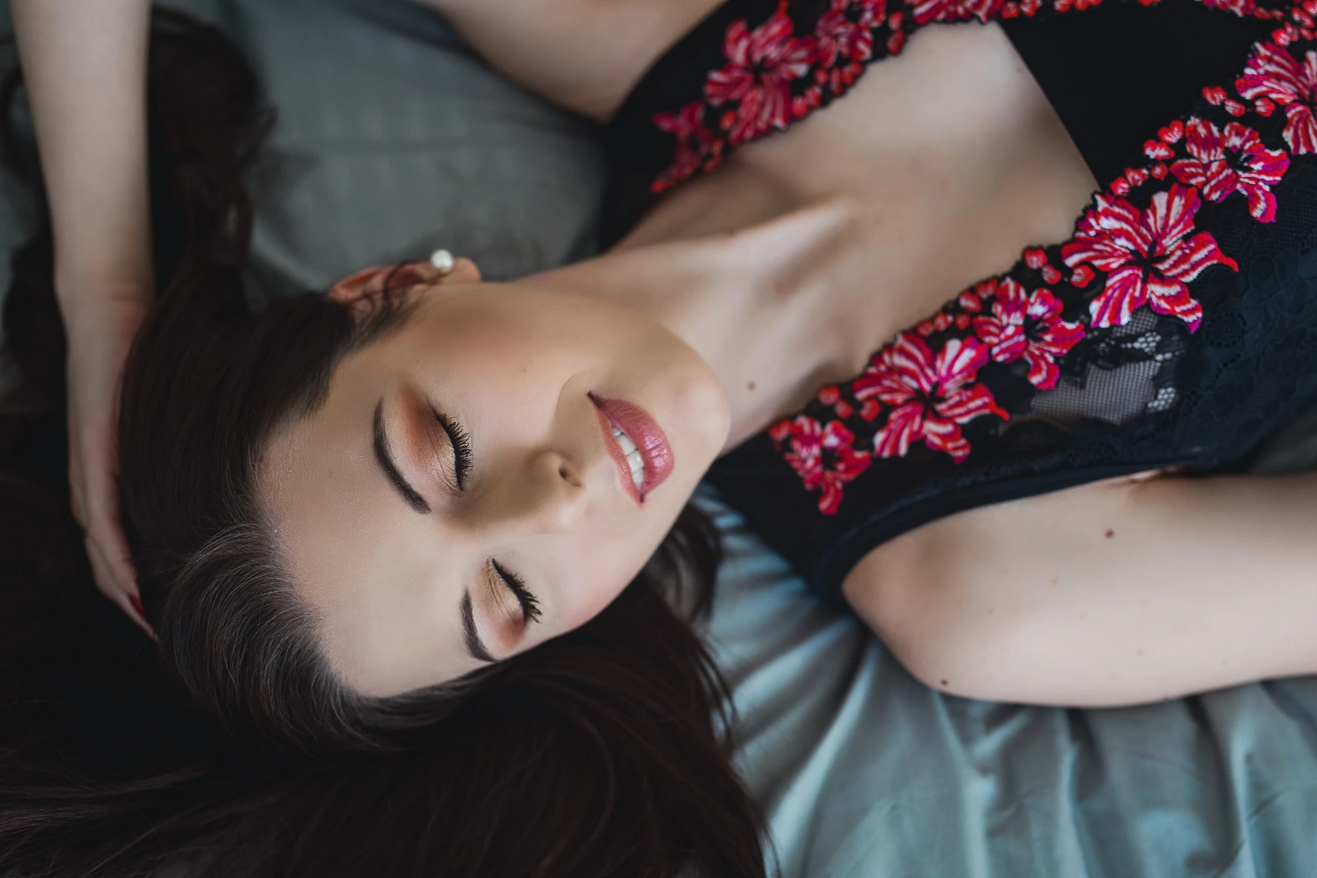 Boudoir portrét ženy – jemný a sebevědomý styl